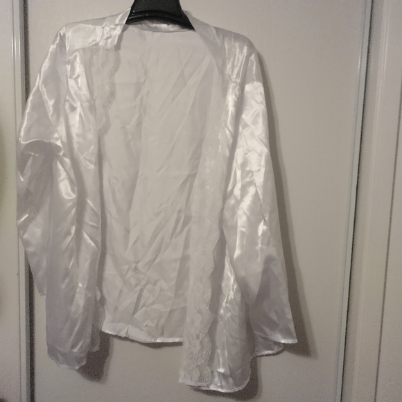 MUSIC LEGS White Satin & Lace Robe Queen Size - Picture 5 of 7
